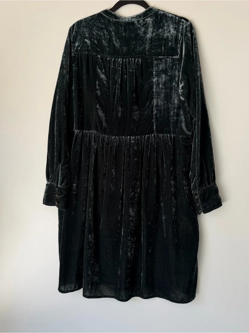 Anthropologie Holding Horses Nantes Crushed Velvet Shirt Dress in Emerald Green - Picture 4 of 8